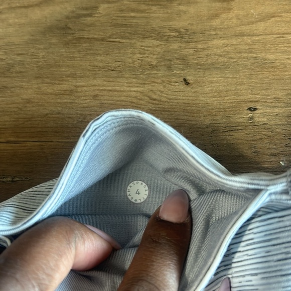 Lululemon Train Times Size 4 - Picture 4 of 5